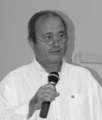 Norbert Strehle, Leiter des Instituts für Fußbodentechnik und Vorstandsmitglied im ZVPF, ist der Dritte im Bunde